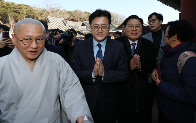 양산 통도사 찾은 홍익표 원내대표