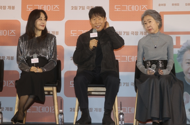 인사말 하는 유해진