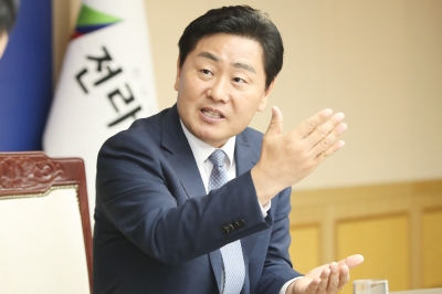 “새만금 개발·기업 유치·관광 콘텐츠… 새로운 전북시대 열립니다”