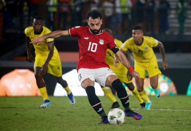 이집트의 모하메드 살라가 15일 열린 아프리카 네이션스컵 조별리그 B조 모잠비크와의 경기에서 팀이 1-2로 뒤지던 후반 추가 시간 페널티킥을 성공하고 있다. 로이터 연합뉴스
