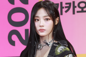 뉴진스 민지 ‘칼국수 논란’에 결국 사과문…“좋지 못한 태도 죄송”