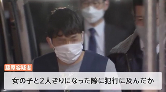 일본의 한 어린이집에서 근무했던 남자 직원이 두 살도 채 안 된 여자아이를 성폭행한 혐의로 체포된 후지와라 료(25).  TBS 뉴스 캡처