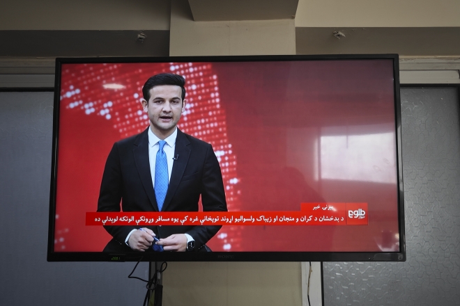 21일(현지시간) 아프가니스탄 현지 언론 TOLOnews가 러시아 민간 항공기가 추락한 아프가니스탄 바다흐샨주에서 사고 소식을 보도하고 있다. 바다흐샨 신화통신 연합뉴스