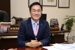 “청년엔 자립 기반을, 중장년엔 도전 환경을”