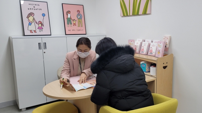 서울 마포구 처끝센터 상담실에서 비혼모 상담이 이루어지고 있다. 마포구 제공