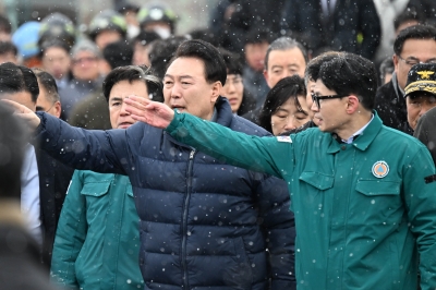 윤-한 저격 민주당 “본질은 김 여사 죗값 치르는 것… 정치쇼 변명 안 돼”