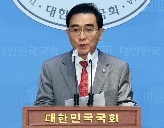 국민의힘 태영호 의원이 지난해 9월 국회에서 육군사관학교 홍범도 장군 흉상 이전 관련 기자회견을 하고 있다. 연합뉴스