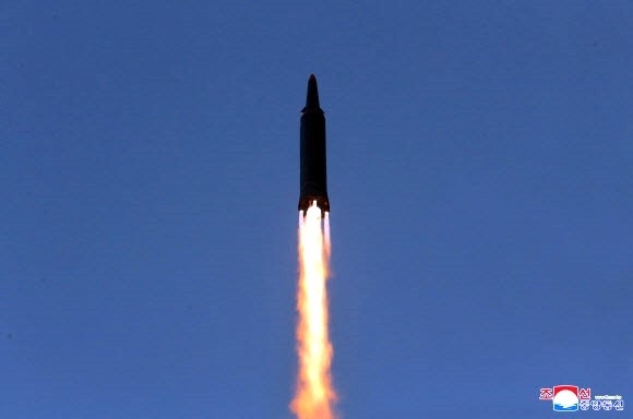 북한 국방과학원이 2021년 1월 시험발사한 극초음속미사일. (기사와 직접 관련 없습니다.) 평양 조선중앙통신 연합뉴스