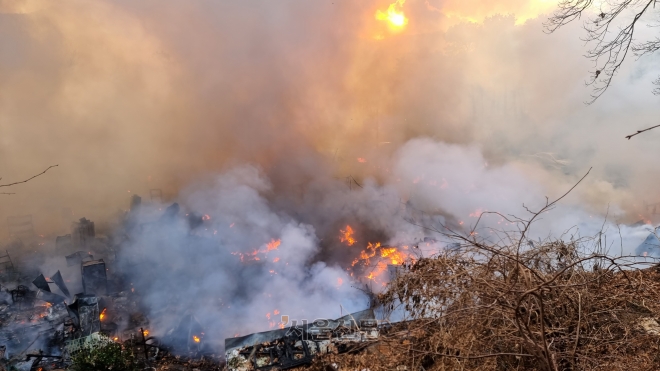 20일 오전 화재가 발생한 서울 강남구 개포동 구룡마을 4구역에 불길이 계속되고 있다. 2023.1.20. 도준석 기자