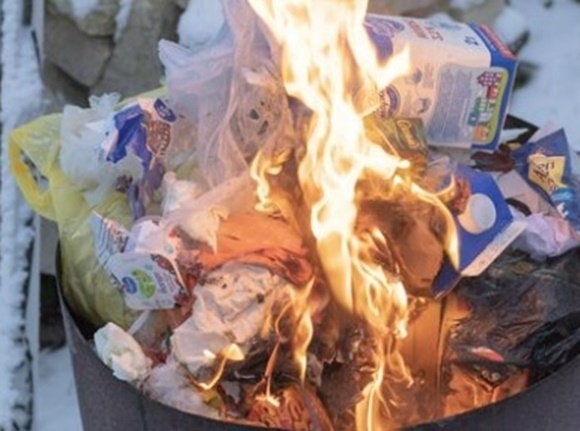 주요 화재 원인으로 꼽히는 쓰레기소각 자료사진.123RF