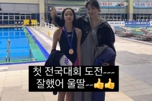 현영, ‘학비 6억’ 국제학교 딸 근황 알리며 ‘눈물’