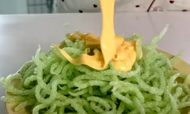 녹말 이쑤시개를 튀겨먹는 영상. 유튜브 캡처