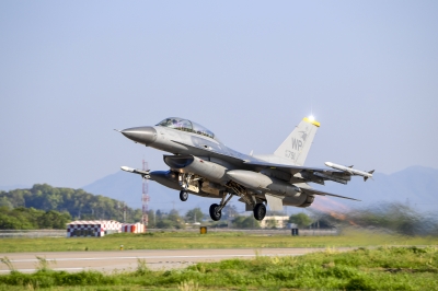 주한미군 F-16 전투기 서해 추락…비상 탈출 조종사 구조