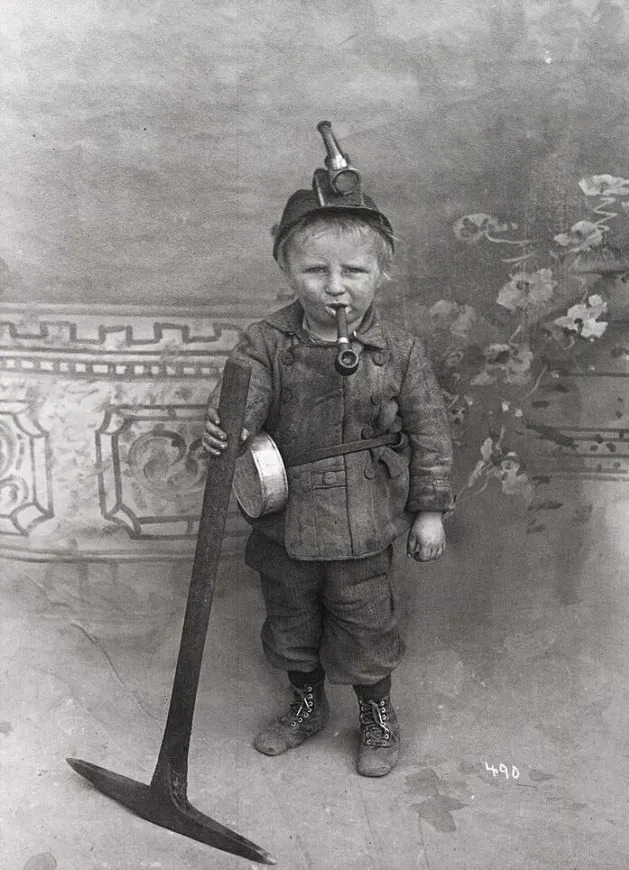 19세기 미국의 한 탄광에서 일했던 6세 아동 모습. 미국 서부탄광철도박물관 제공