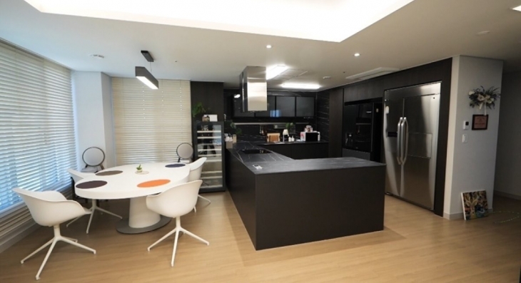 트로트 가수 장민호가 최근 이사한 새집을 공개한다. KBS 2TV ‘신상출시 편스토랑’