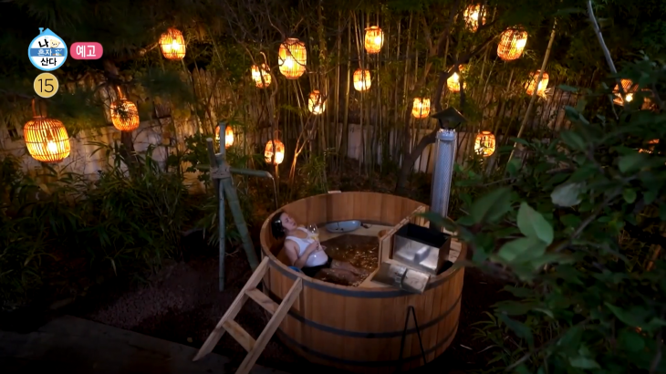 방송인 박나래가 이태원 저택에 야외 노천탕을 만들어 눈길을 끈다. MBC ‘나 혼자 산다’