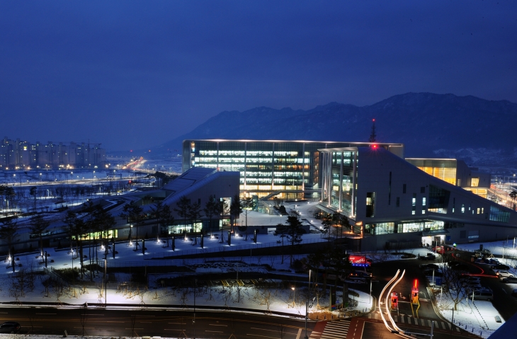 충남도청사 야경. 도 제공