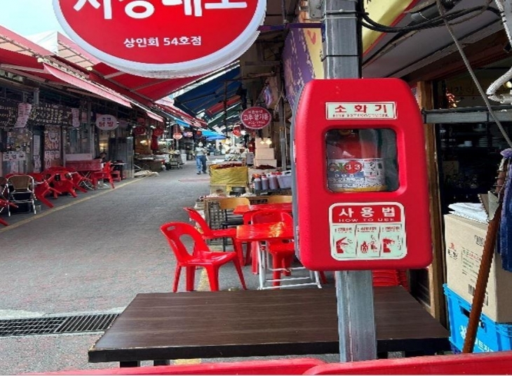 서울 송파구가 최근 설치 완료한 전통시장 ‘보이는 소화기’. 송파구 제공