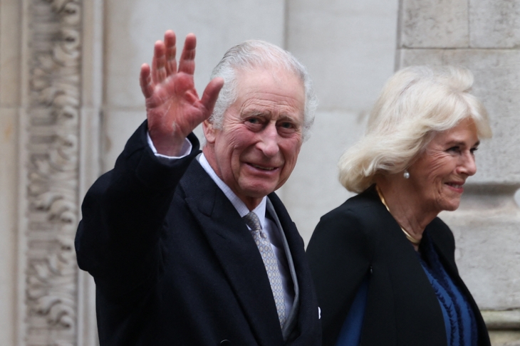 영국 찰스 3세 국왕이 2024년 1월 29일 런던 한 병원에서 전립선 비대증 수술을 받고 퇴원하고 있다. AFP 연합뉴스