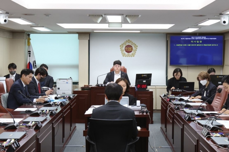 지난 5일 제321회 정례회 폐회 중 제3차 회의를 개최해, 소관 기관을 대상으로 2차 업무보고를 실시한 ‘서울시의회 서울미래전략 통합추진 특별위원회’(위원장 김동욱 의원)