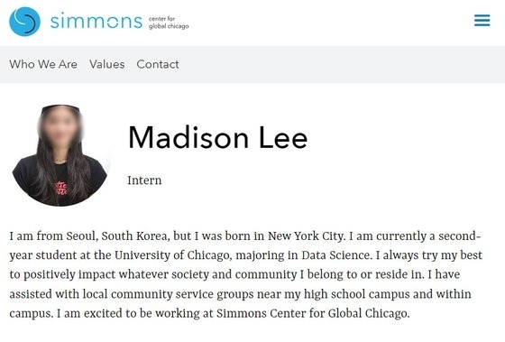 7일 미국 시카고 소재 비영리 단체인 ‘글로벌 시카고 시몬스 센터’ 홈페이지를 보면 센터 측은 이재용 삼성전자 회장의 딸 이원주(매디슨 리·Madison Lee)씨를 인턴으로 소개하고 있다.