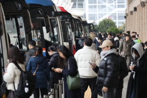 명절 ‘만차’는 옛말…고속버스 업계는 추석에도 울상