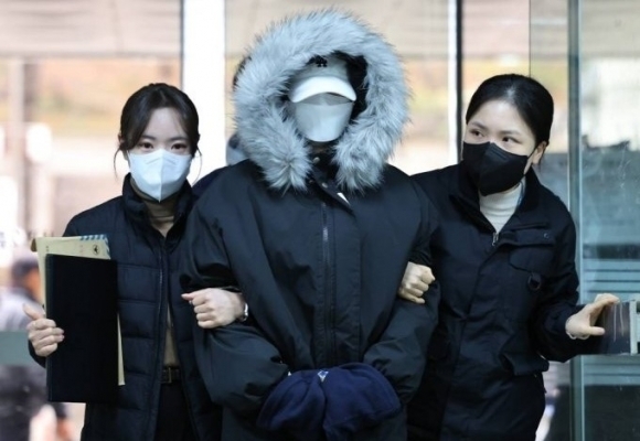 서울 강남에서 만취한 채 차를 몰다 사망사고를 낸 여성이 유족들에게 옥중 사과했다. 연합뉴스