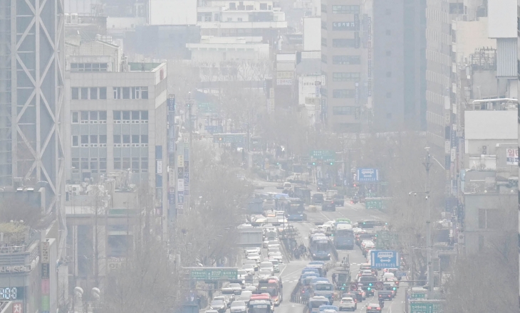 미세먼지 농도가 ‘나쁨’ 수준을 보이는 서울 시내. 홍윤기 기자