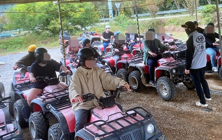 서울 도봉구 지역 내 은둔 청소년들이 산악오토바이(ATV)를 체험하고 있다. 도봉구 제공