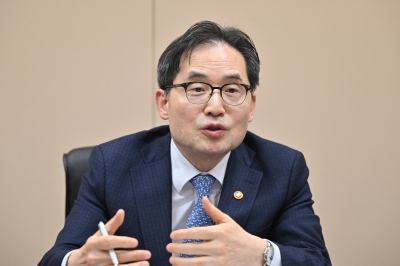 “기업 활동 제약하는 과도한 규제 개선”