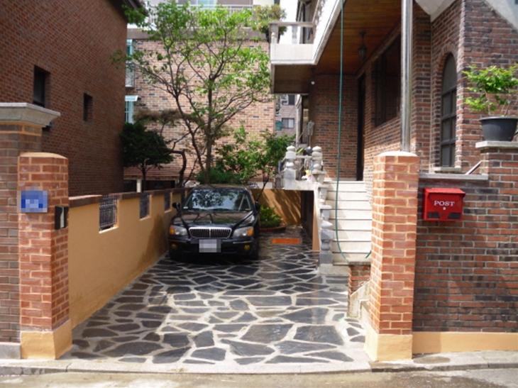 서울 도봉구 담장허물기 사업을 통해 주차공간이 확보된 모습. 도봉구 제공