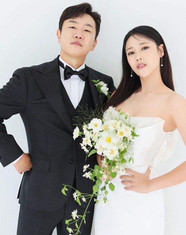 오는 3월 결혼하는 코미디언 정호철, 이혜지. 정호철 SNS