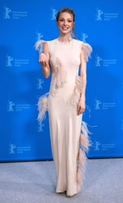 US actor Hunter Schafer poses at the ‘Cuckoo’ photocall during the 74th Berlin International Film Festival ‘Berlinale’ in Berlin, Germany, 16 February 2024.  EPA 연합뉴스