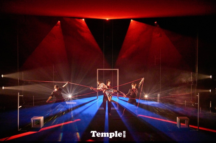 피지컬 시어터(신체극)으로서 ‘템플’은 보통의 연극무대에서 볼 수 없는 화려한 동작을 볼 수 있다. 공연배달서비스 간다 제공