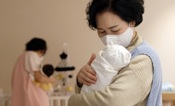 영하 10도, 탯줄도 안 뗀 아기를 받았다...“그래도 여기 와줘서 고마워요” [그들의 하루:베이비박스 상담사의 이야기]