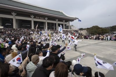 독립기념관 이사에 식민지 근대화론 친일학자 임명…건국전쟁 이어 또 이념논쟁 불지펴