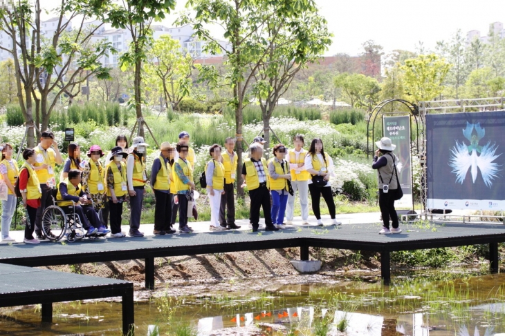 일월수목원을 찾은 관람객들. 수원시 제공