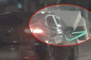 보닛 위에 큰 소파 싣고 달린 운전자 “옆 차선 보고 주행했다”