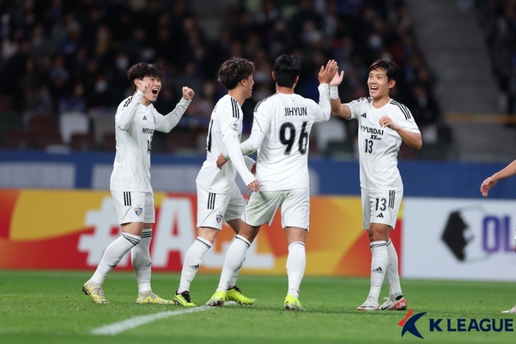 프로축구 K리그1 울산 HD가 일본 J리그2(2부 리그) 반포레 고후를 누르고 2023-2024 아시아축구연맹(AFC) 챔피언스리그 8강에 올랐다.  한국프로축구연맹 제공