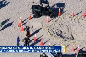 재미로 판 해변 모래구덩이가 와르르…7세 소녀 매몰 뒤 숨져