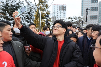 공약 들고 지원 유세 뛰는 韓… ‘험지→격전지’로 판도 바꿀까