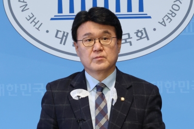 불출마 선언한 황운하, ‘조국신당’ 입당 가능성 열어놔