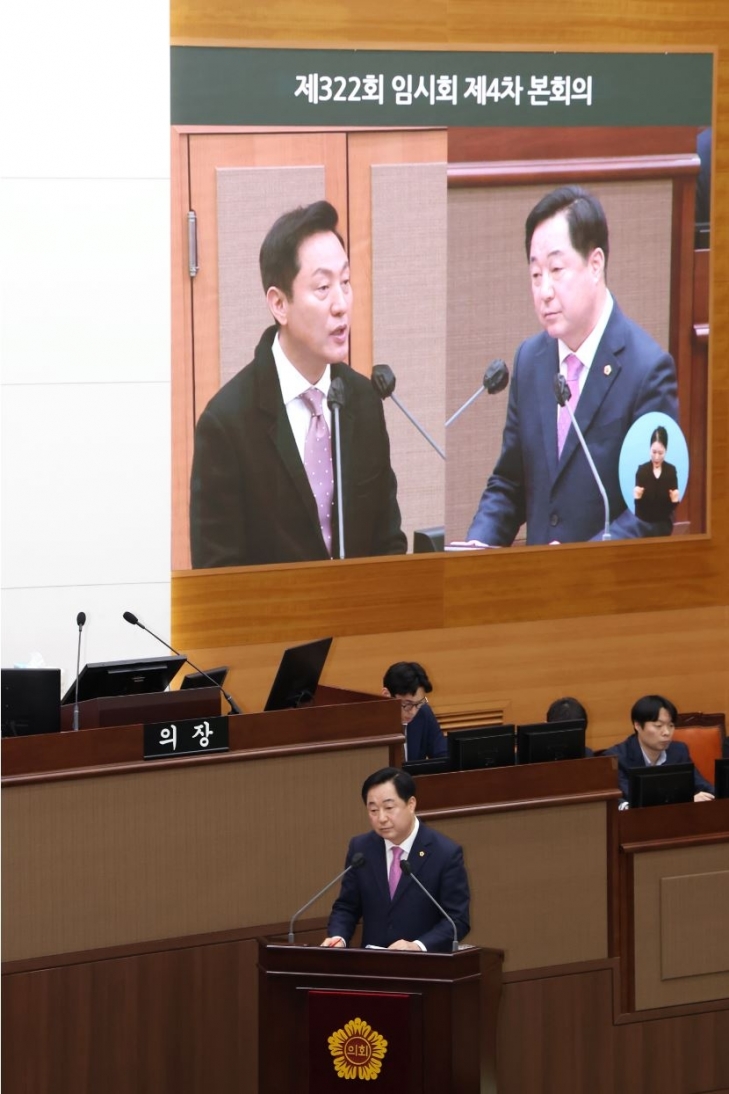 지난 23일 제322회 제4회 본회의에서 오세훈 시장에게 질의하는 박석 의원