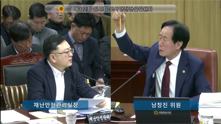 지난 26일 제322회 임시회 상임위 소관 재난안전관리실 업무보고에서 재난안전관리실장에게 질의하는 남창진 부의장
