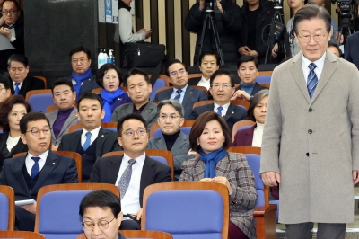 의원총회에 나타난 이재명대표...민주당 공천 내홍 최고조 [포토多이슈]