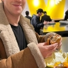 ‘햄버거 먹방 인증’ 마크 저커버그, 방한 전 일본 맥도날드 방문 [포토多이슈]