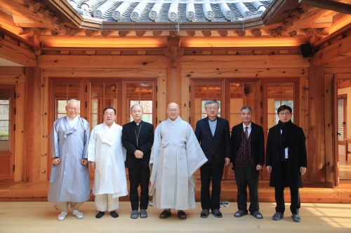 7대 종교 대표자들. 종교지도자협의회 제공.