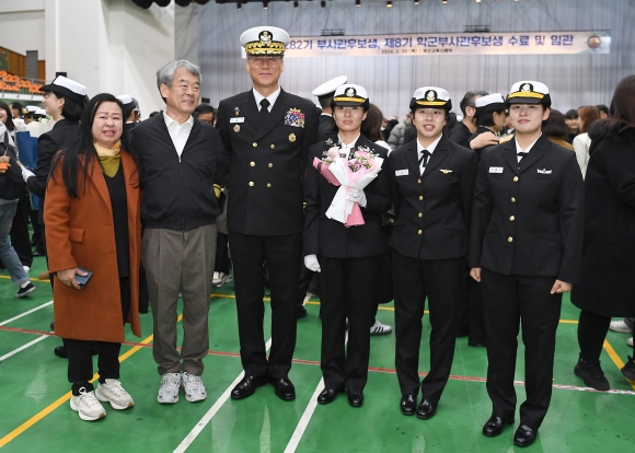 세 자매 해군 부사관 탄생