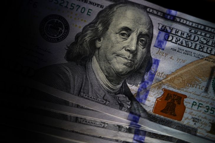 미국 건국의 아버지 벤자민 프랭클린 얼굴이 그려진 100달러 지폐. AP 연합뉴스 자료사진