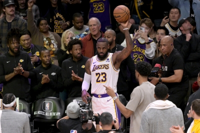 저물지 않은 ‘킹’… 제임스, NBA 첫 정규리그 4만 득점 돌파